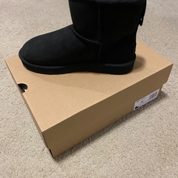 BRAND NEW UGG Classic Mini II - Picture 2 of 3